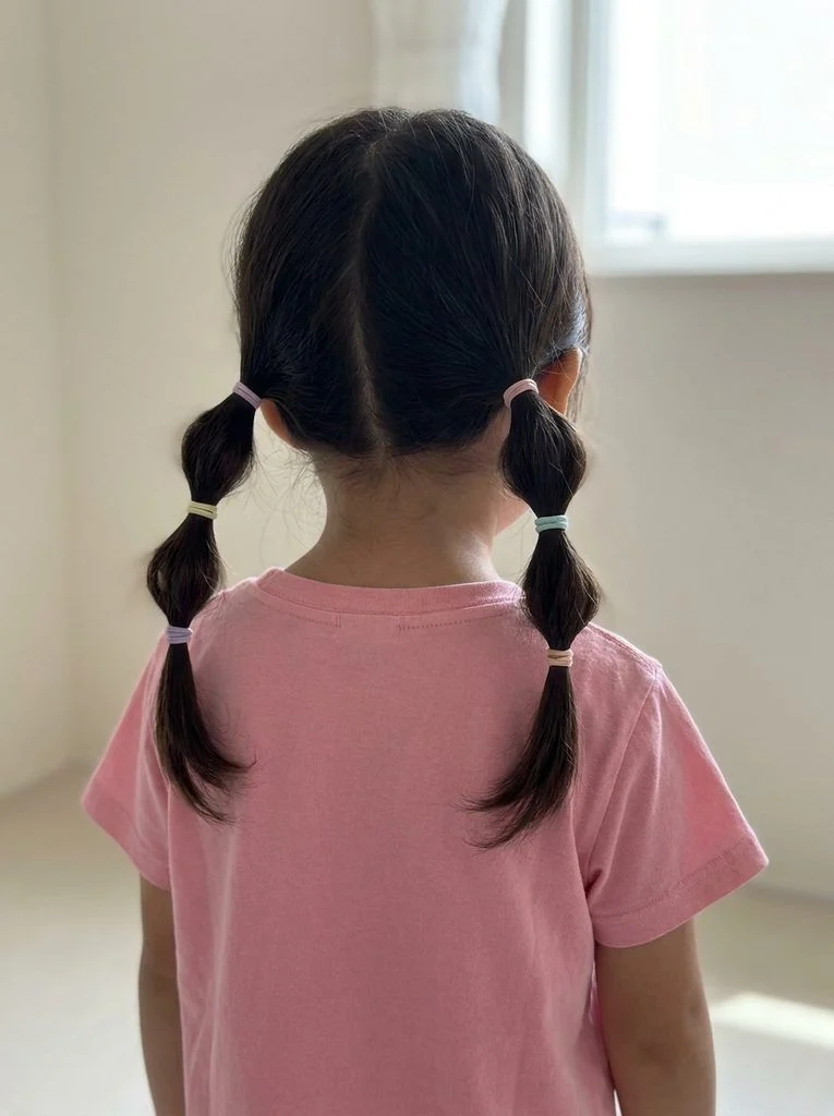 Two low bubble pigtails, each with two small rounded sections.